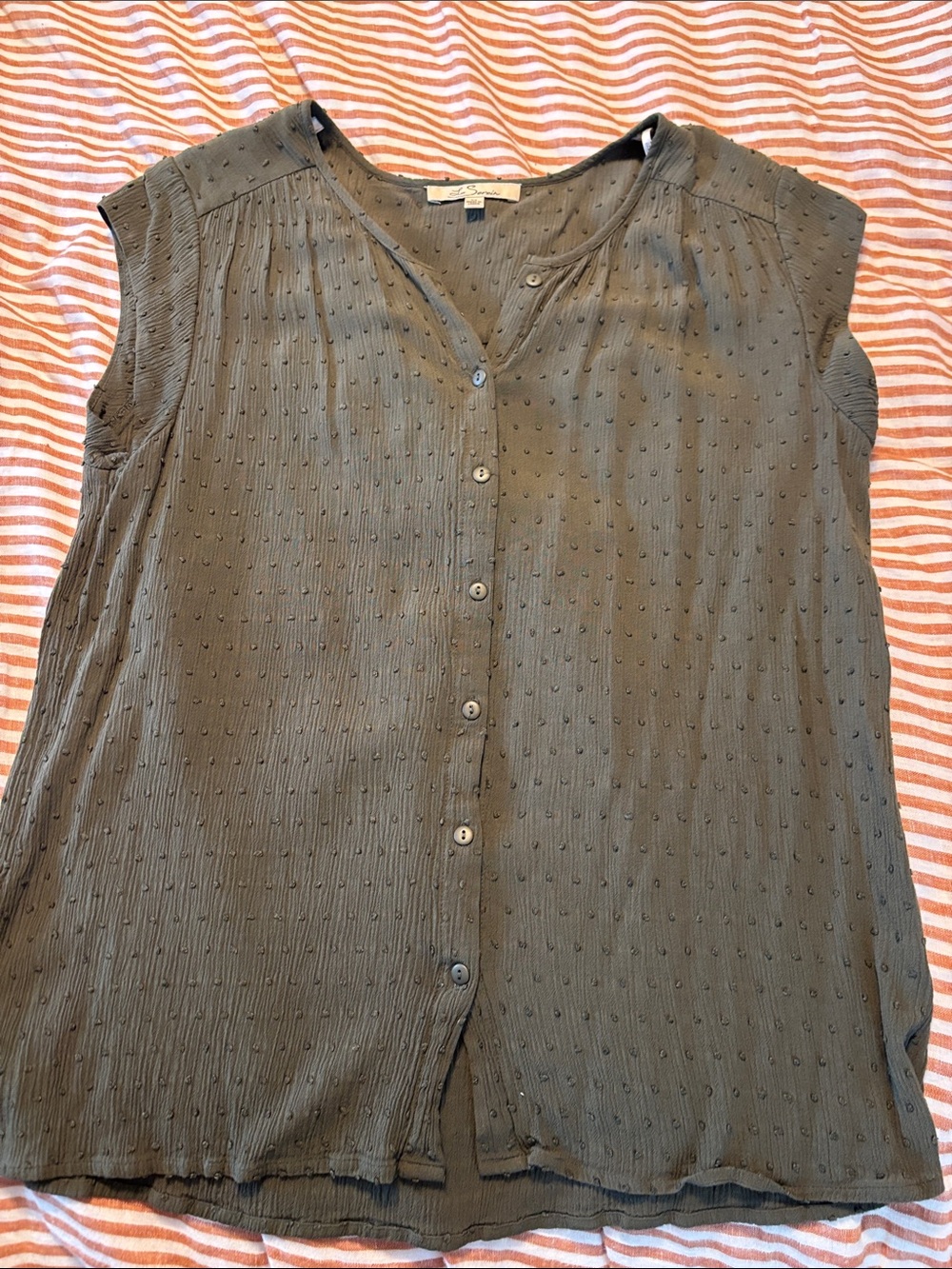 Sleeveless Olive Button-Front Women's Shirt - Lightweight